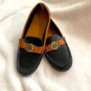 NW Tommy Hilfiger leather flats/ loafer style.